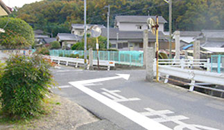 旧街道を右折すれば、歯科医院までもう少し