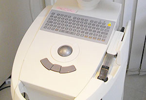セラミック治療用CADCAMマシーン