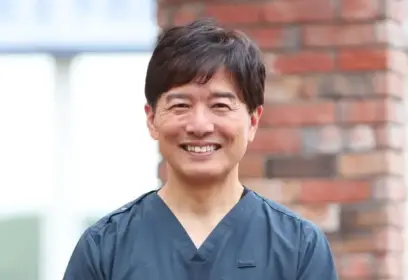 院長で歯科医師の「中野浩輔(なかのこうすけ)」