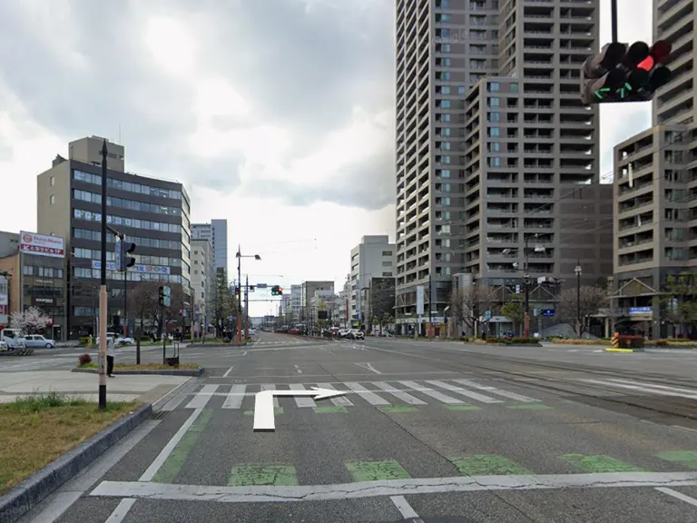 柳川（交差点） を右折して 柳川筋に入ります。