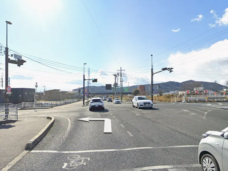 国道180号で矢坂東町 の 旧山陽道まで行きましたら、左折して旧山陽道に入ります。