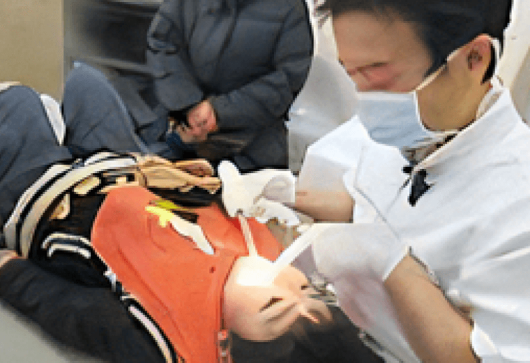小児歯科の麻酔治療のイメージ