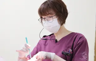 診療準備中のスタッフの様子