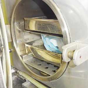 機械や器具の徹底的な滅菌・消毒・洗浄